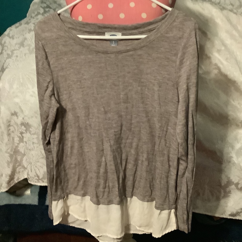 Old Navy women’s Gray and White Long-Sleeved Top